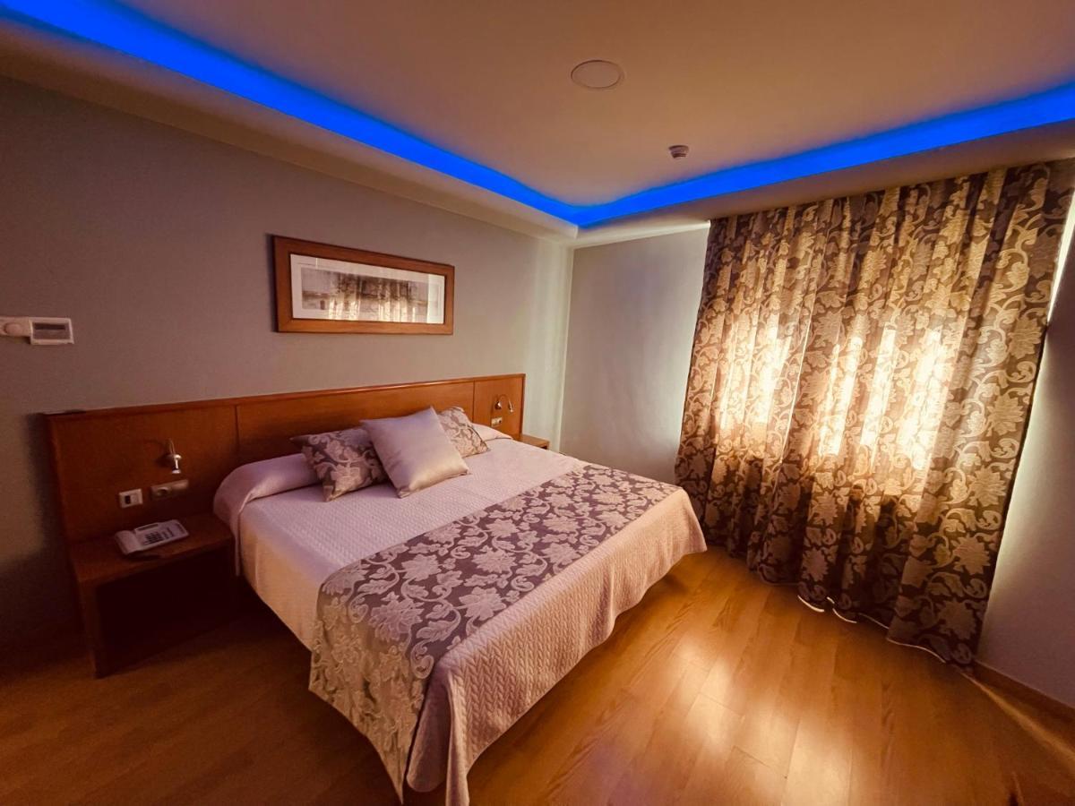 Hotel Cies Calvarrasa de Abajo Zewnętrze zdjęcie
