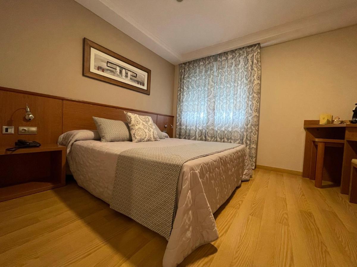 Hotel Cies Calvarrasa de Abajo Zewnętrze zdjęcie