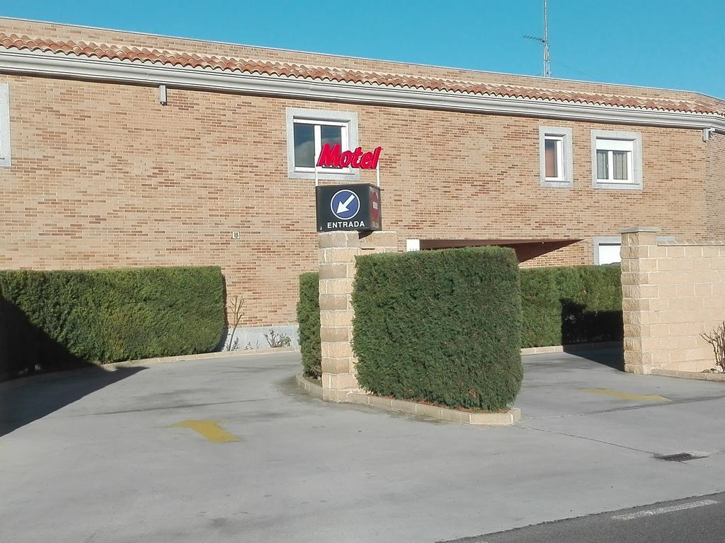 Hotel Cies Calvarrasa de Abajo Zewnętrze zdjęcie
